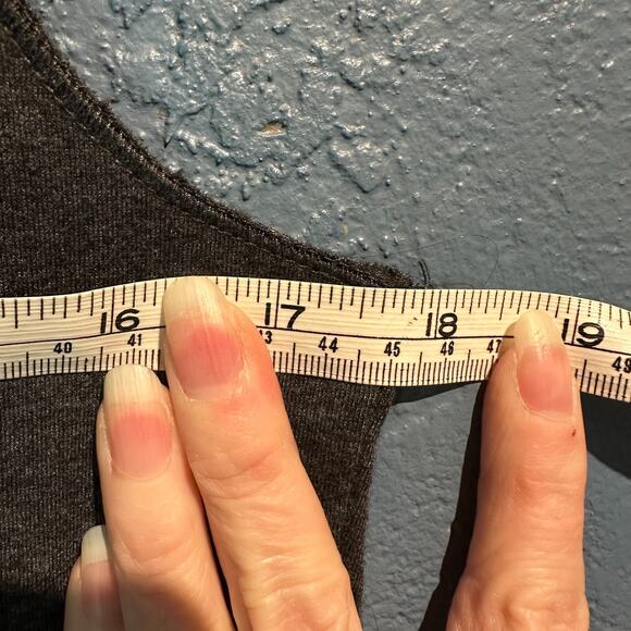 Collectible Jack Daniel's Tennessee Honey Bee Keeper Crop V-Neck Tank Size Med. - Picture 8 of 9